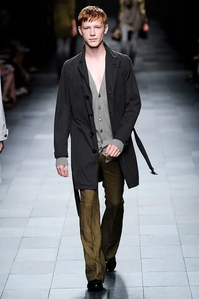 Look 7